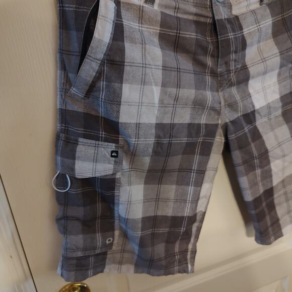 Quiksilver Amphibian Shorts Men’s Size 32 Plaid Gray Cargo Shorts Outdoor - Picture 4 of 7